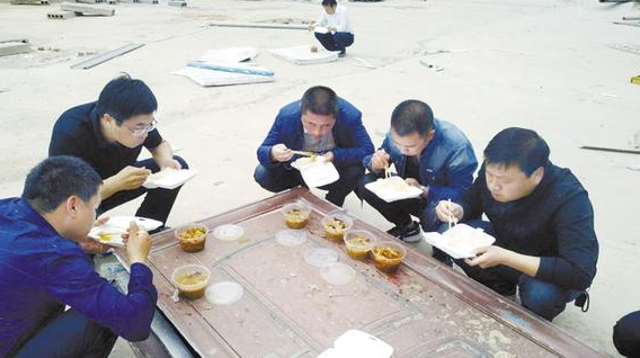 為了“創(chuàng)衛(wèi)”，他們蠻拼的